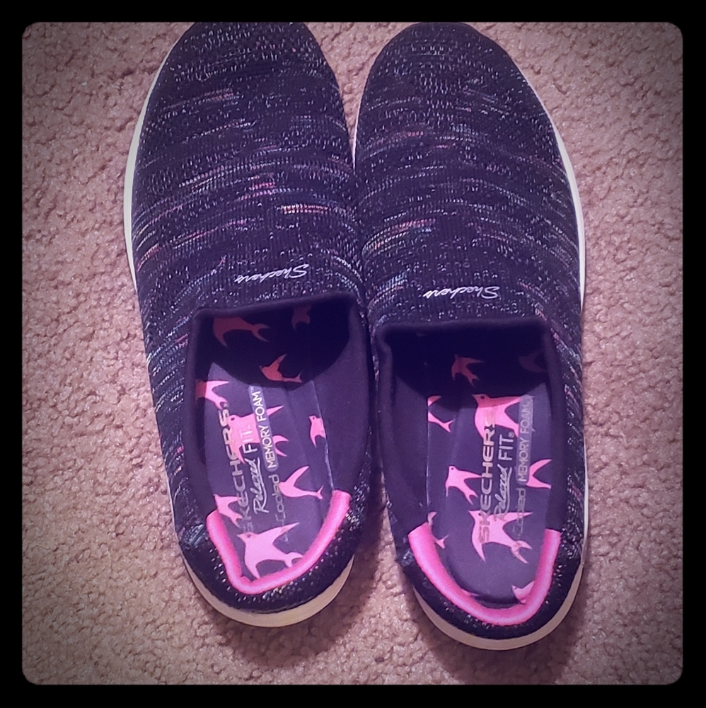 Skechers loose fit slide on sneakers